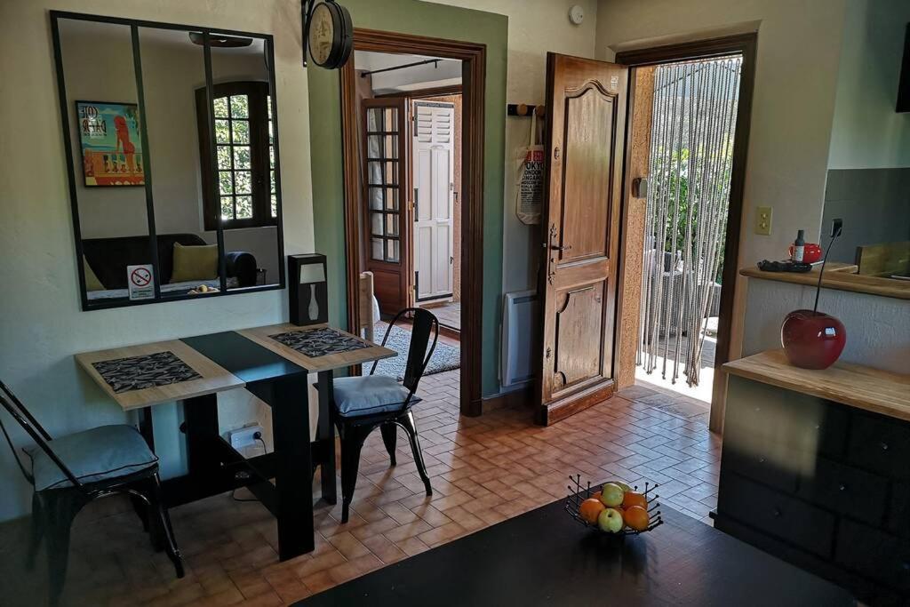 Charmant 2 Pieces + Terrasse Entoure De Verdure Vence Luaran gambar