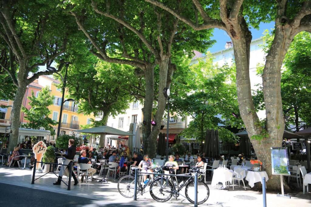 Charmant 2 Pieces + Terrasse Entoure De Verdure Vence Luaran gambar